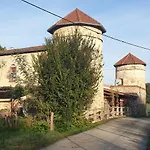 Tour De Charme Atypique Guest house Beauregard-l'Eveque